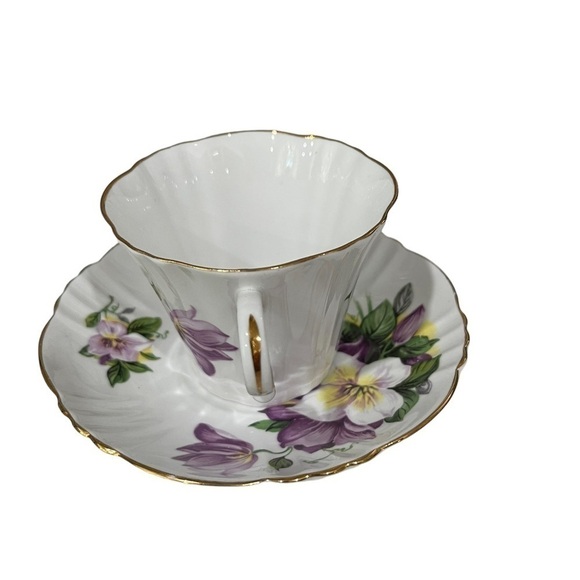 Royal Standard, Teacup and Saucer, bone China, made in England. - Picture 4 of 5